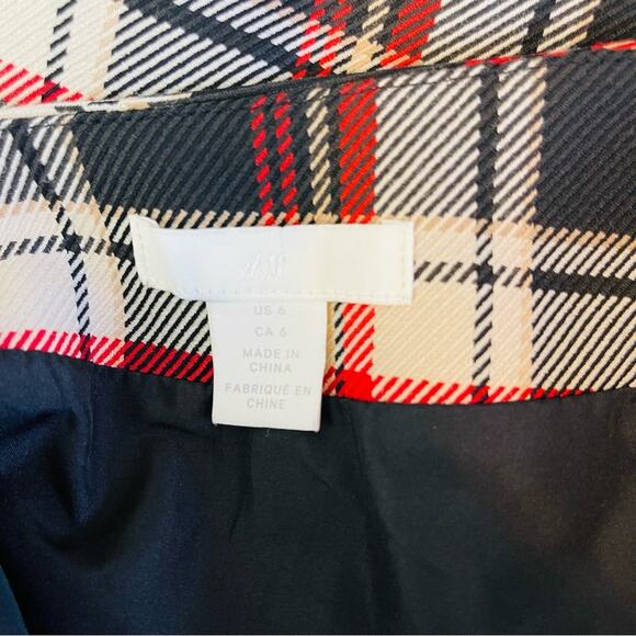 H&M red black tan plaid preppy academia holiday Christmas mini skirt 6 - Picture 4 of 5